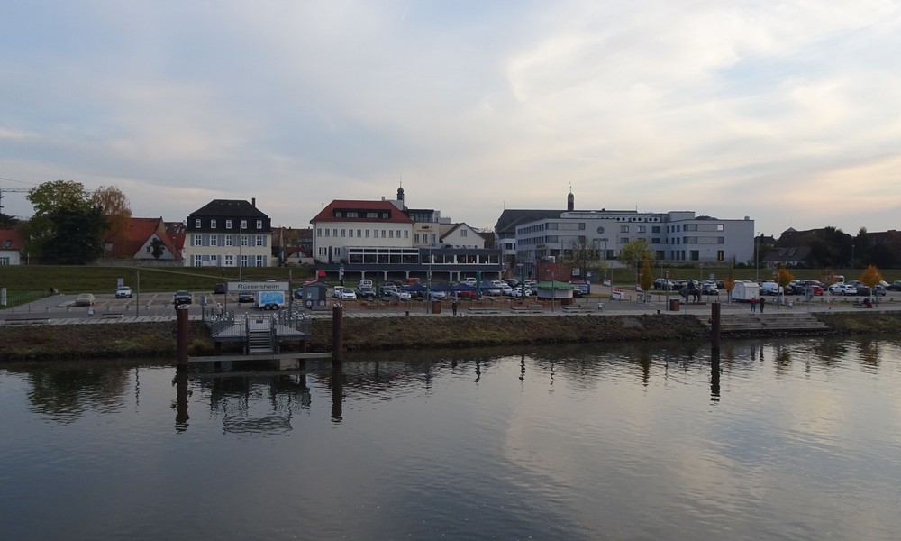 Adventlicher Abend am Main: Musik und Lichter am Landungsplatz in Rüsselsheim