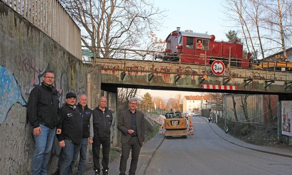 Arbeiten an Aartalbahnbrücke in Dotzheim beginnen mit Anprallschutz und Sanierungsplan Arbeiten an Aartalbahnbrücke in Dotzheim beginnen mit Anprallschutz und Sanierungsplan