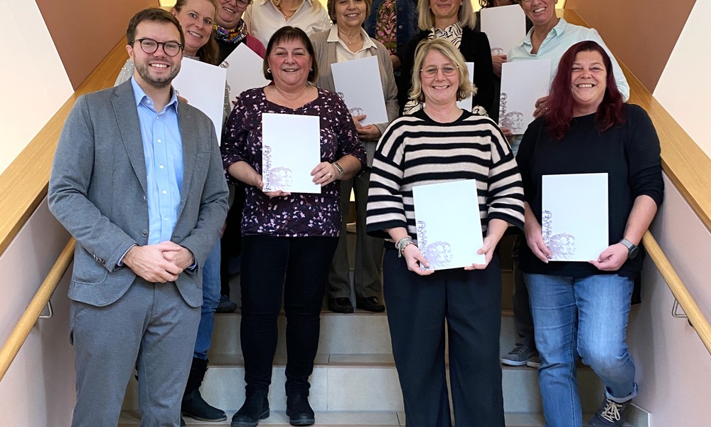 Hanau ehrt neun Erzieherinnen für 25 und 40 Jahre in der Kitaarbeit