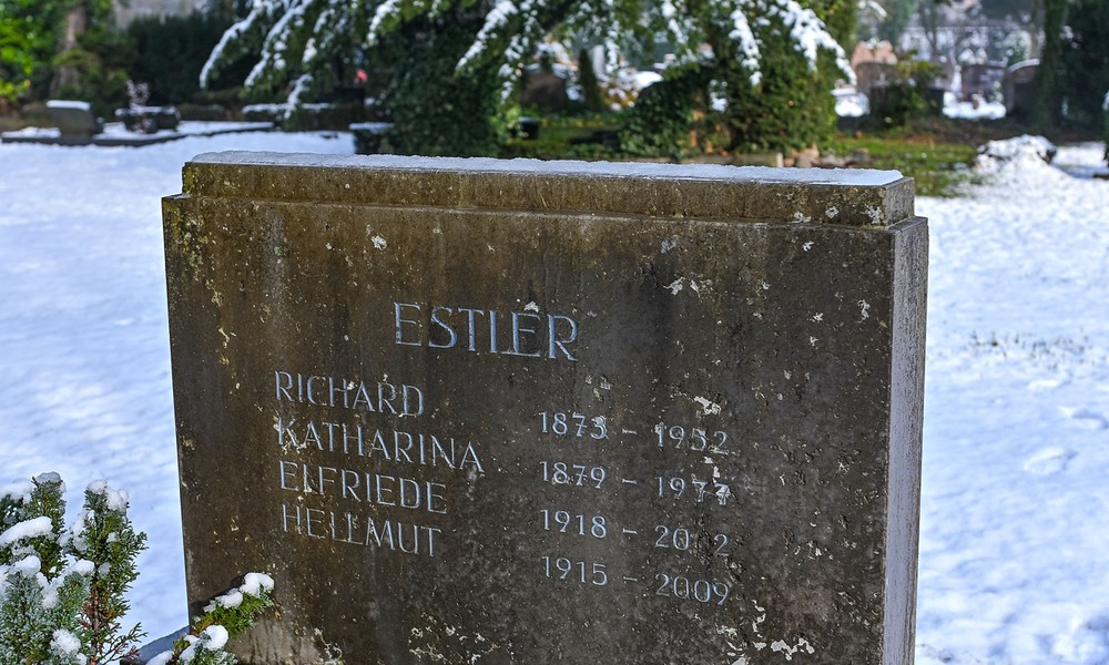 Hanau erklärt die Grabstätte von Richard Estler zum Ehrengrab und übernimmt deren Pflege