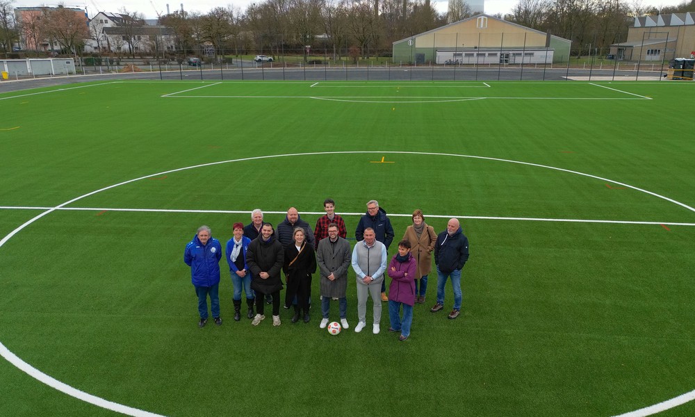 Hanau nimmt Kunstrasenplatz an der Lindenau in Betrieb