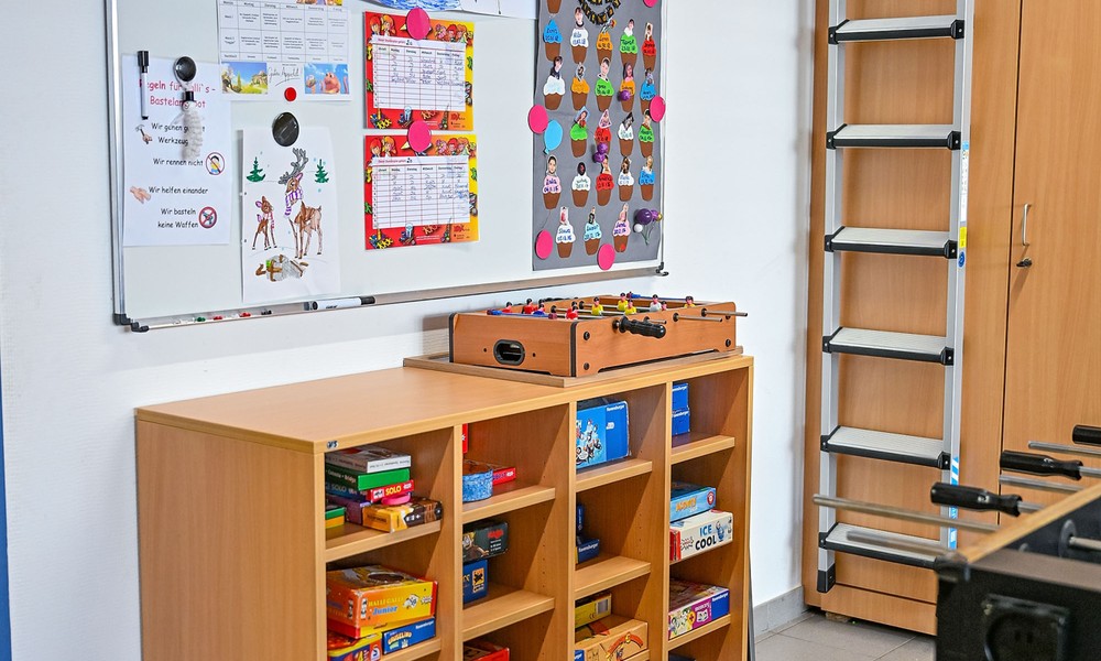 Hanau vergibt Ganztagsbetreuung für 16 Grundschulen und fordert sichere Finanzierung