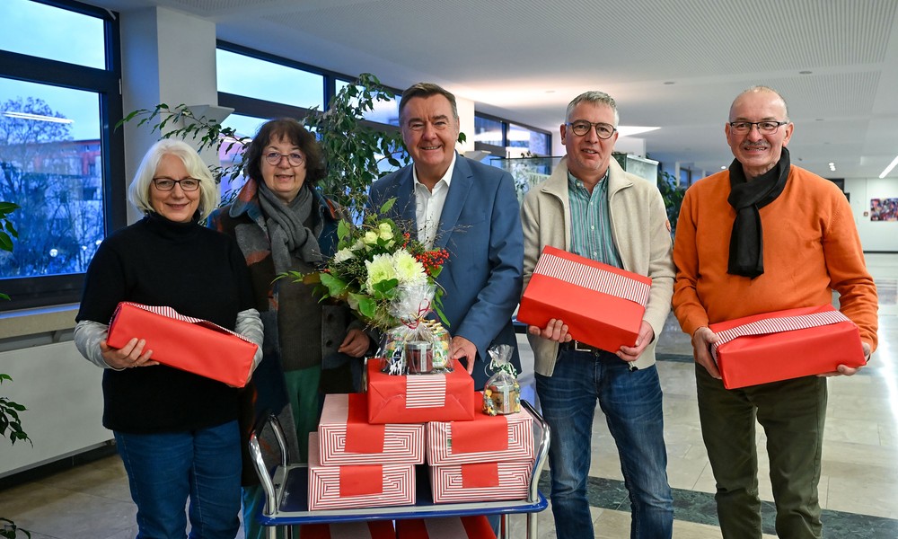 Hanauer Imkerverein übergibt 148 Gläser Honig an soziale Einrichtungen