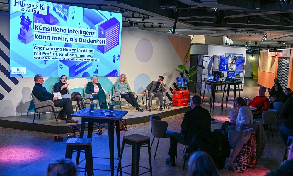 KI und Kreativität: Hanau lädt zu Debatte über Design und digitale Gestaltung