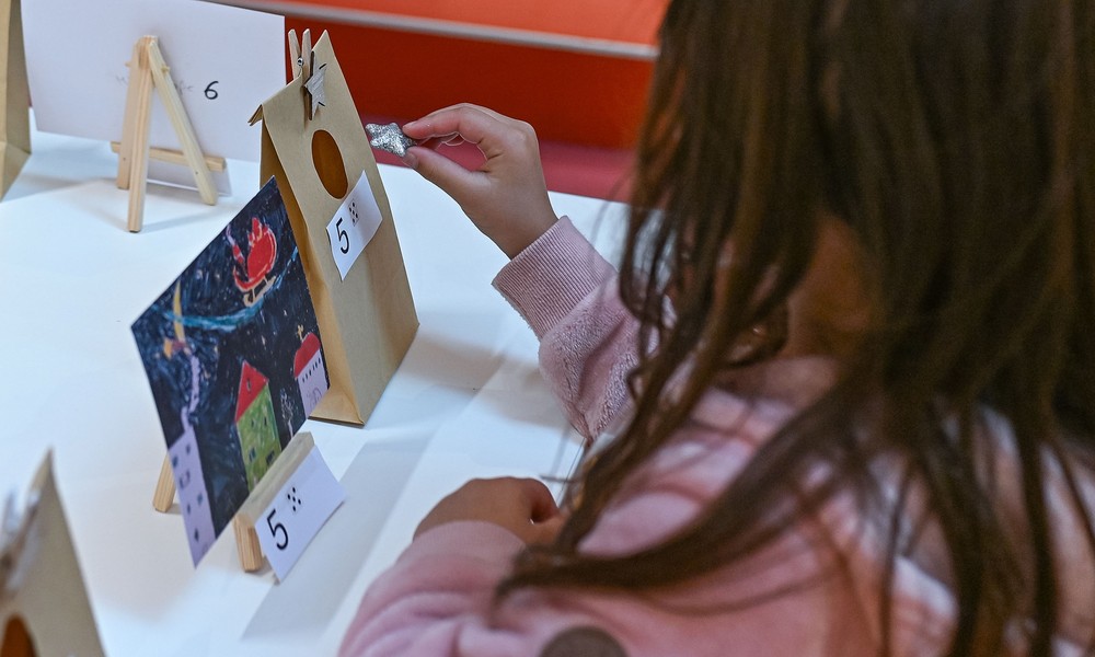 Kinder aus 23 Kitas wählen Motiv für die Weihnachtskarte des Hanauer Bürgermeisters