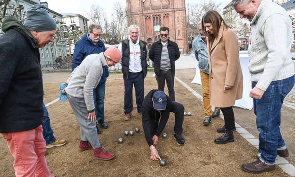 Luisenplatz: Bouleplatz nach Winterpause mit kostenlosem Verleihangebot geöffnet