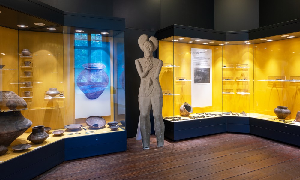 Museen Hanau kündigen Dezemberprogramm mit Führungen, Druckwerkstatt und Märchenlesung an