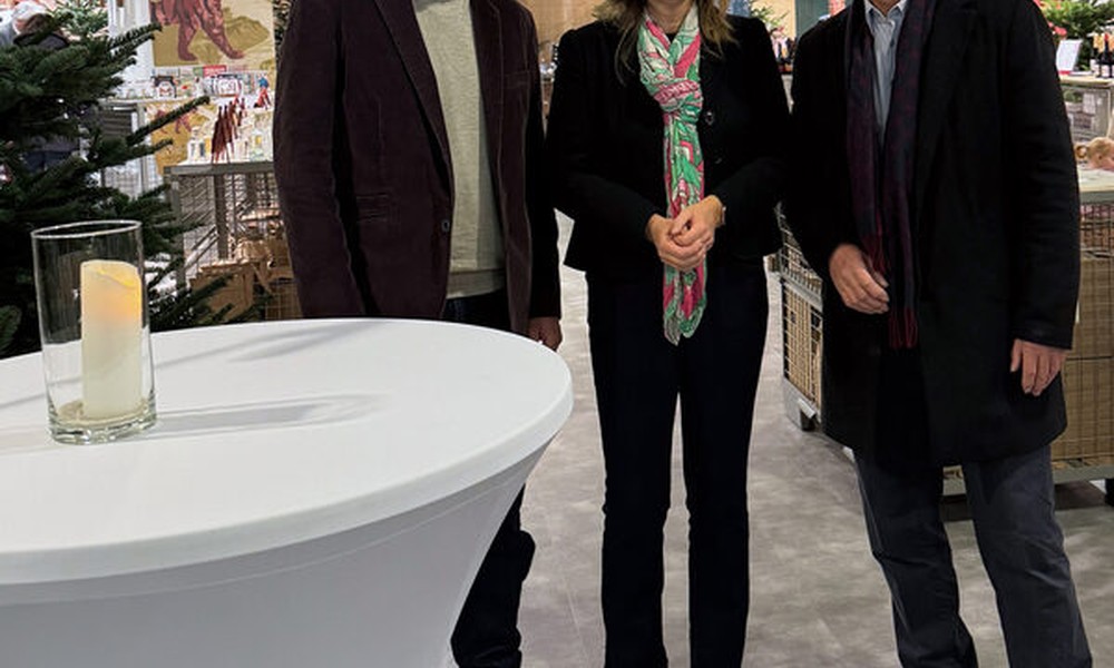 Pop-up Adventsmarkt belebt leerstehendes SportScheck-Gebäude in Wiesbaden