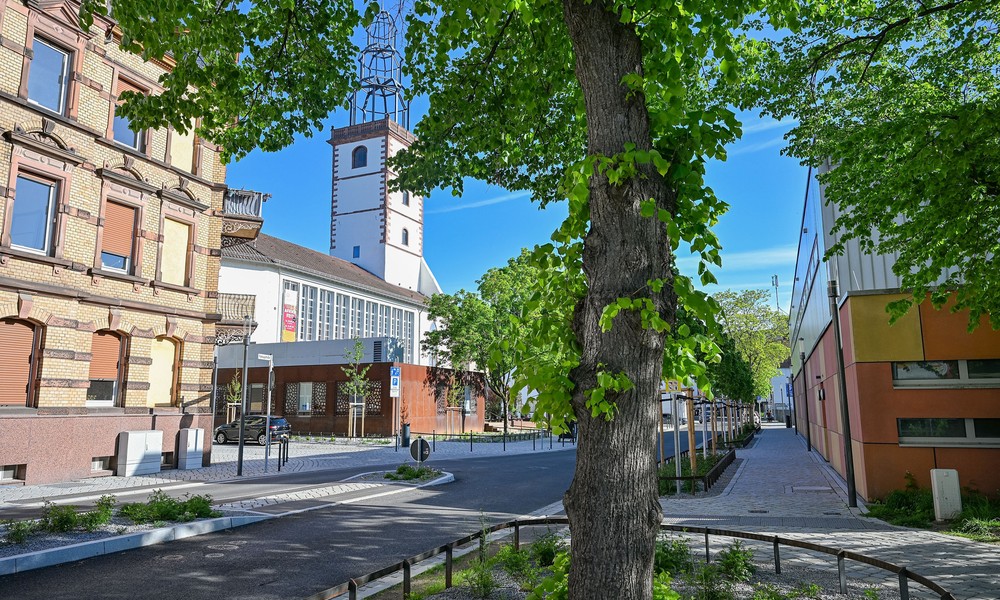 Ramsaystraße wird kurzfristig gesperrt für neue Fahrbahnbeschichtung und Fahrradbügel Ramsaystraße wird kurzfristig gesperrt für neue Fahrbahnbeschichtung und Fahrradbügel