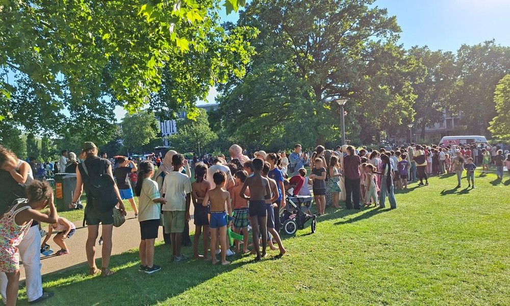 Verkürzte Sommerwiese in Wiesbaden zieht Tausende Besucher an und verteilt 300 Eisgutscheine Verkürzte Sommerwiese in Wiesbaden zieht Tausende Besucher an und verteilt 300 Eisgutscheine