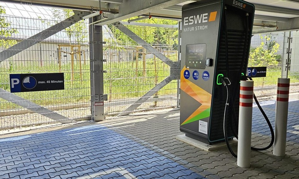 Wiesbaden baut Ladeangebot in städtischen Parkhäusern aus und startet Juniaktion für E-Autos