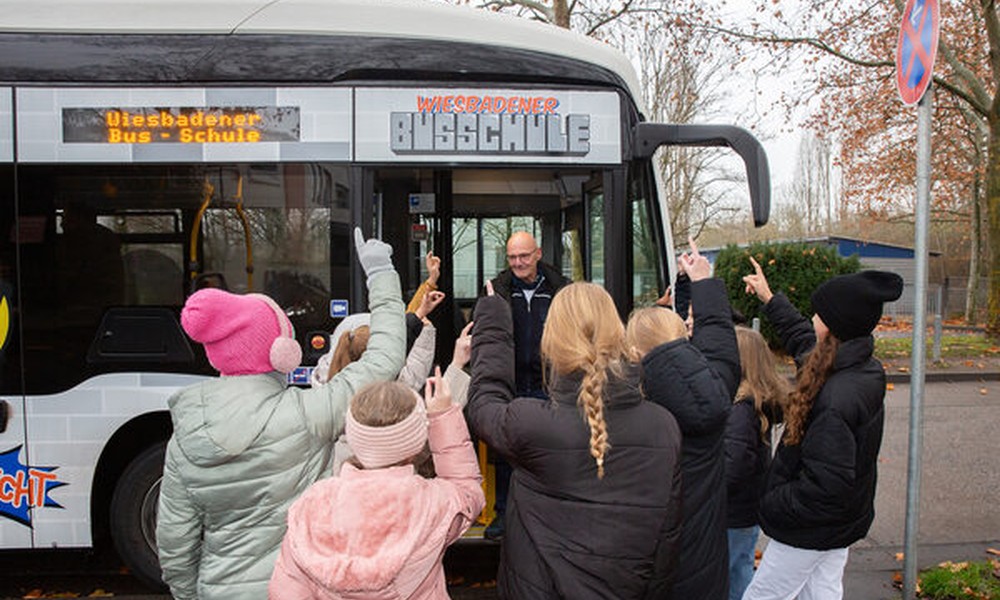 Wiesbadens Busschule schult jedes Jahr rund 1.800 Kinder in sicherem Verhalten im Bus